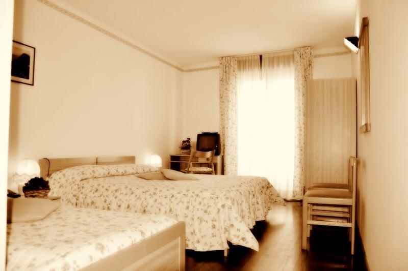 5dd14f9a-123f-407b-9007-3d739663d6bc,6327.jpg